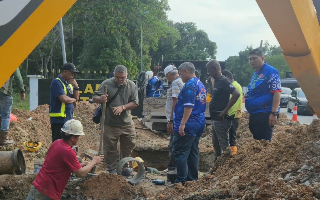 Melaka Proposes Temporary Water Tank for Kem Terendak as Pipe Burst Leaves 2,000 Without Supply