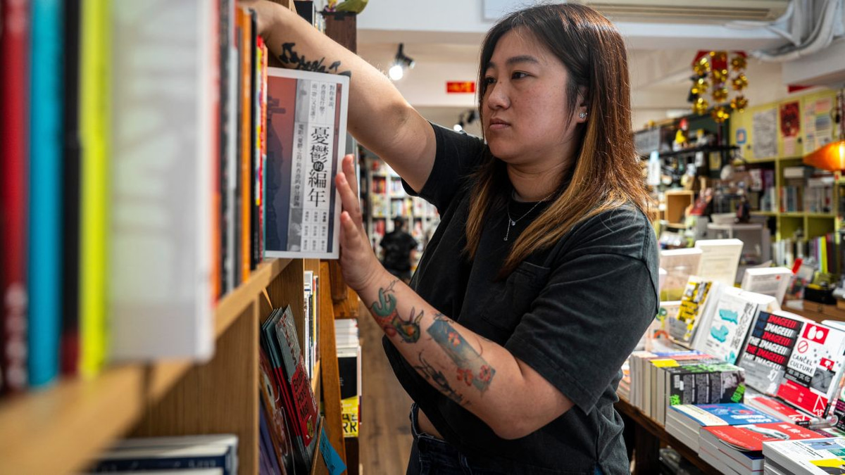 Hong Kong Police Arrest Booksellers Over Seditious Publications Charges