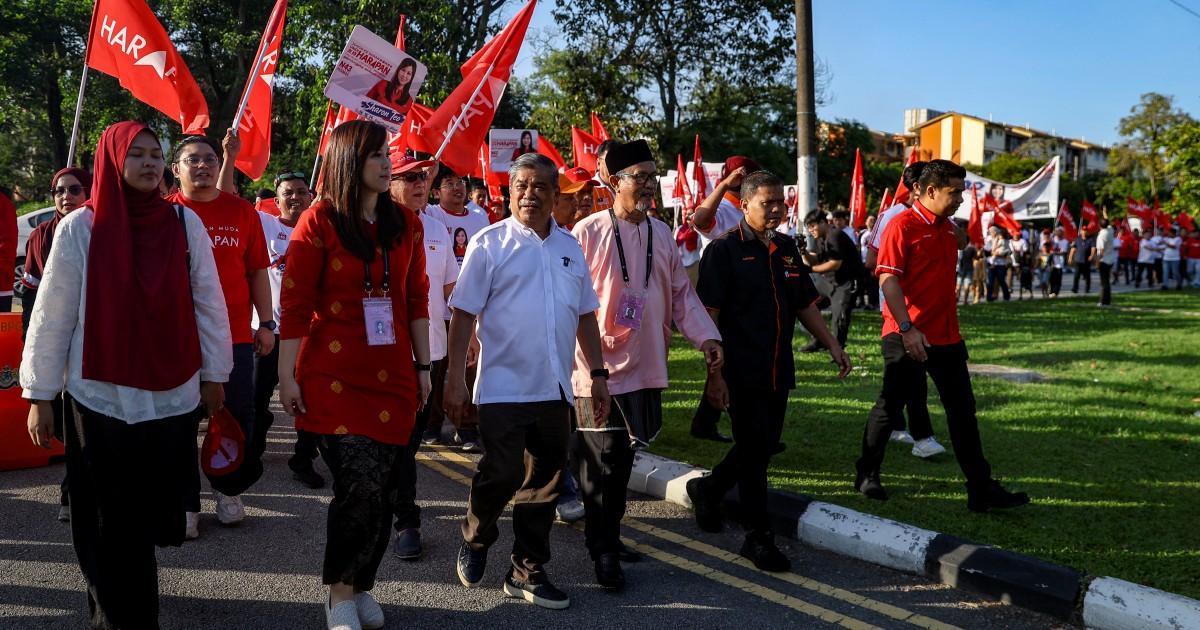 Chants of support for Pakatan Harapan greet Sharon Teo's nomination bid in Permas