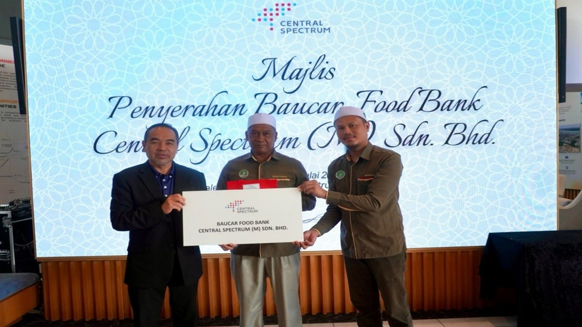Central Spectrum Channels RM10,000 Food Bank Support to Pulau Indah Community