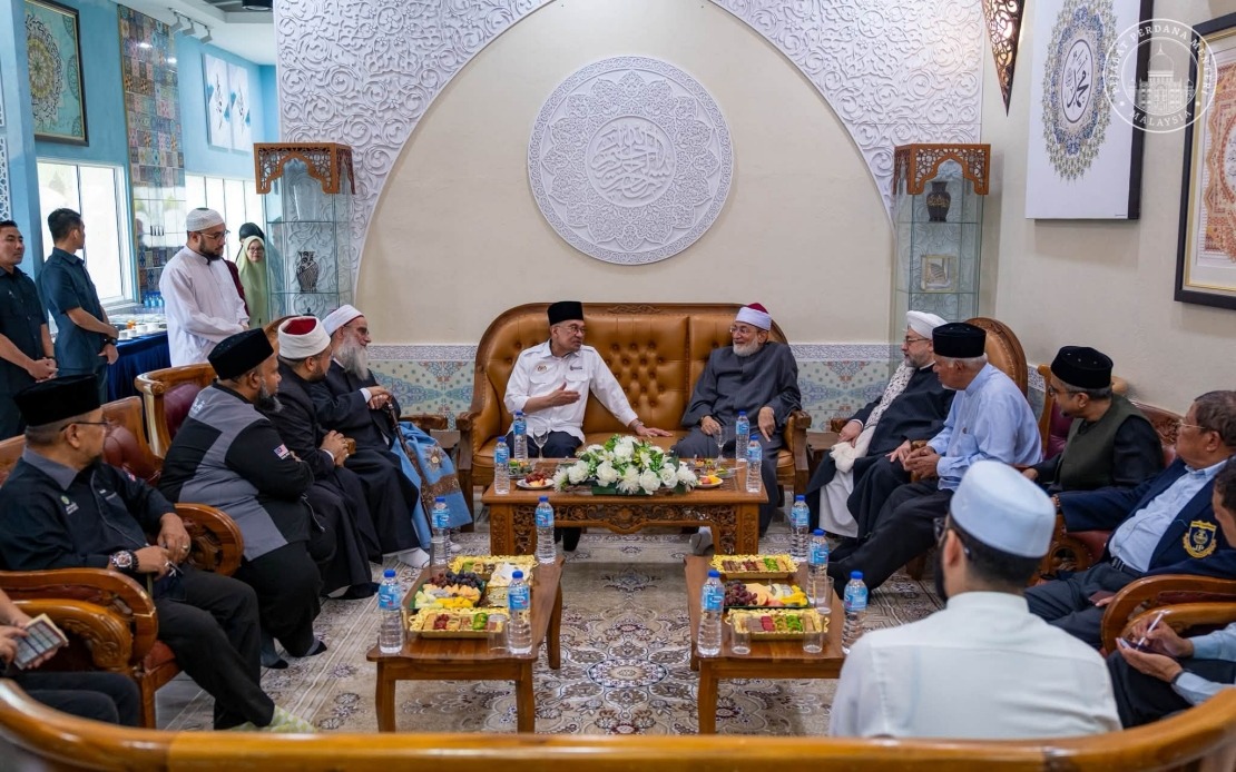 Anwar Meets Three Leading Islamic Scholars During Malaysia Visit