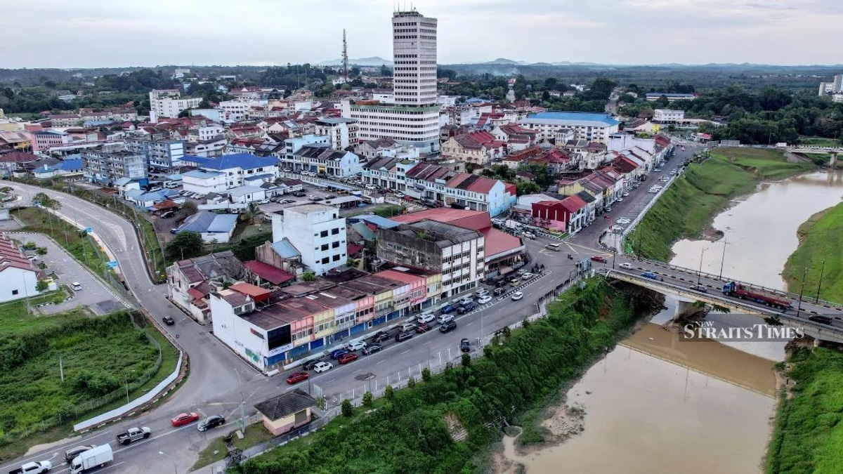 Communications Minister warns Johor voters of fake accounts and digital manipulation ahead of state election