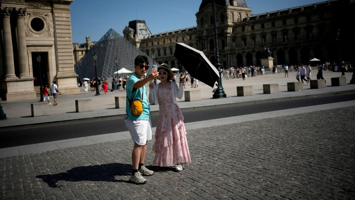 Travellers' Essential Tech Checklist: Security, Data and Device Care for Your Holiday