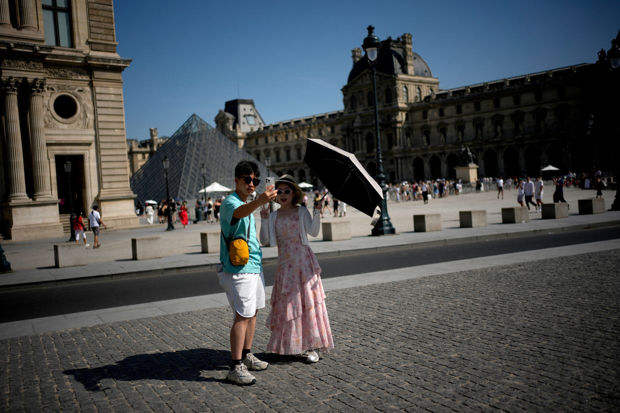 Travellers' Essential Tech Checklist: Security, Data and Device Care for Your Holiday