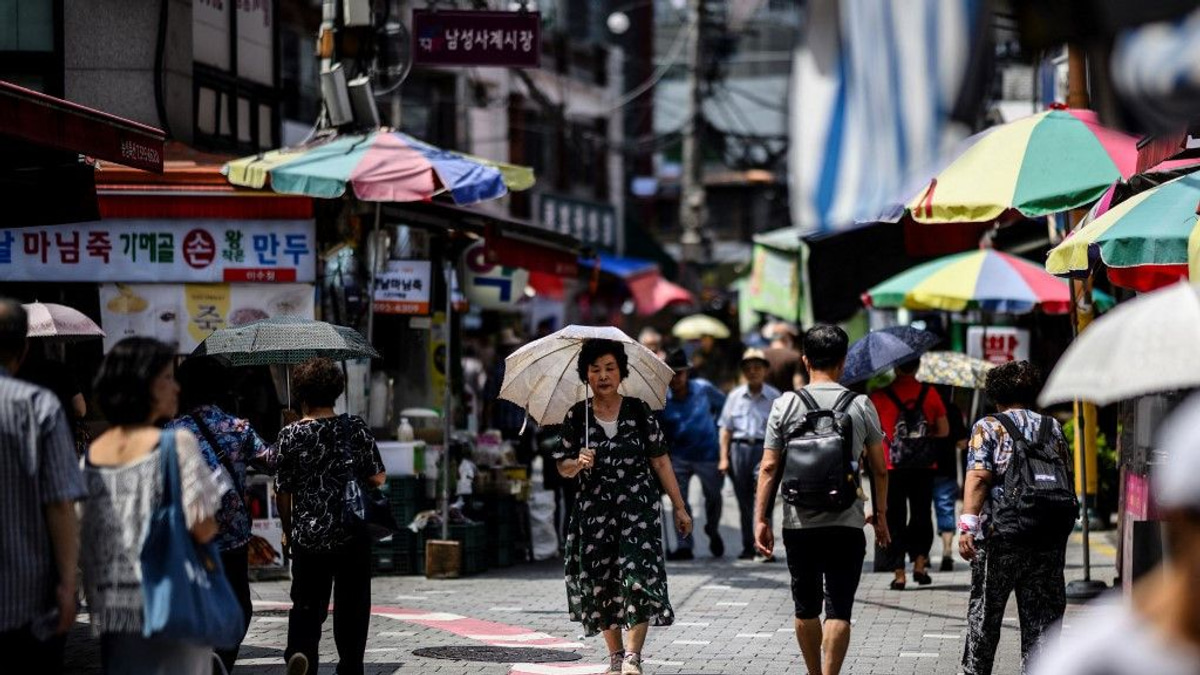 South Korea swelters under record 41.4°C heat as dual pressure systems grip peninsula