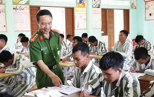 Vietnam Fast-Tracks Court Process for Juvenile Drug Rehabilitation