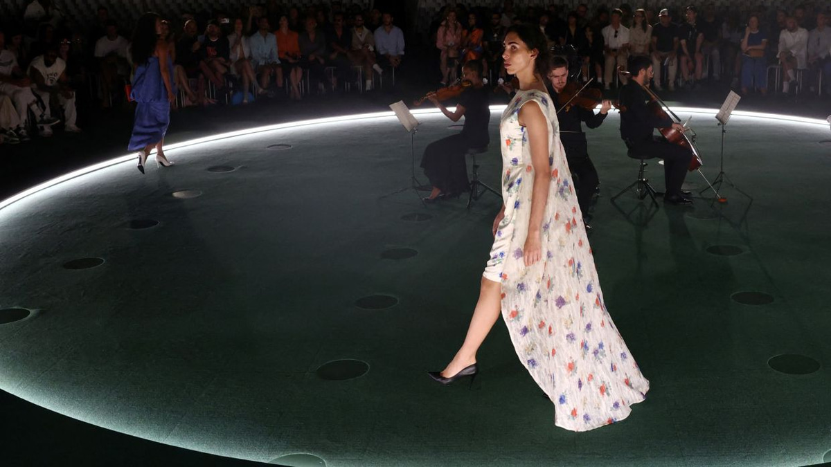 The Sleeveless Dilemma: Why Fashion's Bare-Arm Trend Challenges Women's Comfort and Confidence