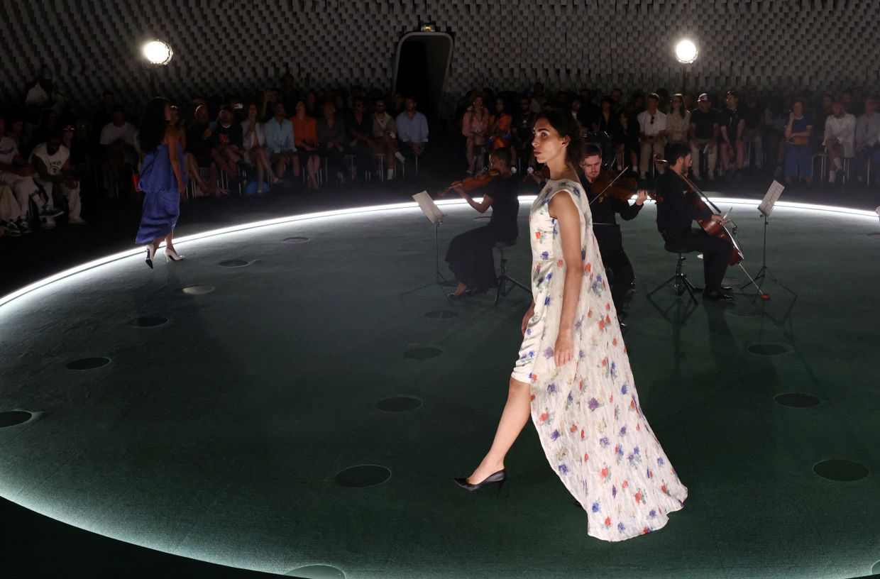 The Sleeveless Dilemma: Why Fashion's Bare-Arm Trend Challenges Women's Comfort and Confidence