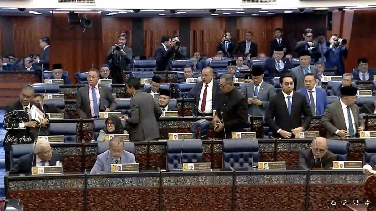 Opposition MPs Stage Walkout Over Tabung Haji RCI Debate as Speaker Blocks Postponement Request