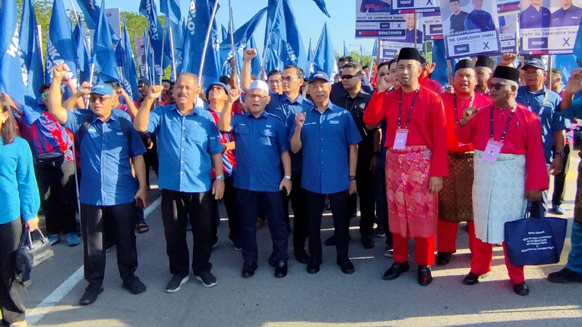Muhyiddin Shows Support for Sahruddin in Johor Bukit Kepong Campaign Push
