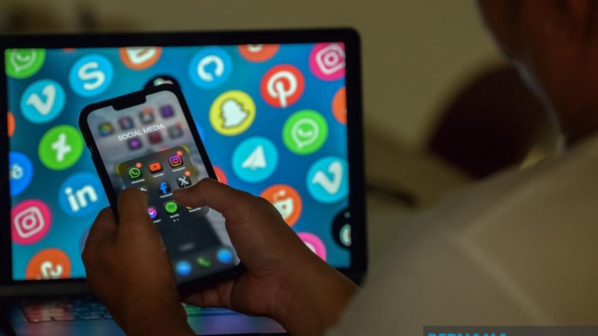 Malaysia Navigates Complex Dance Between Online Safety and Free Speech