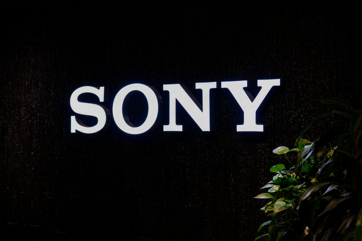 Sony's 2028 Digital Shift Sparks Backlash: Gaming Community Fights Physical Game Extinction