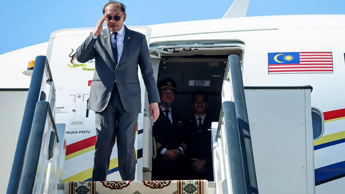 Anwar Returns to Penang After Turkmenistan Visit to Lead National Journalists' Day and Investment Push