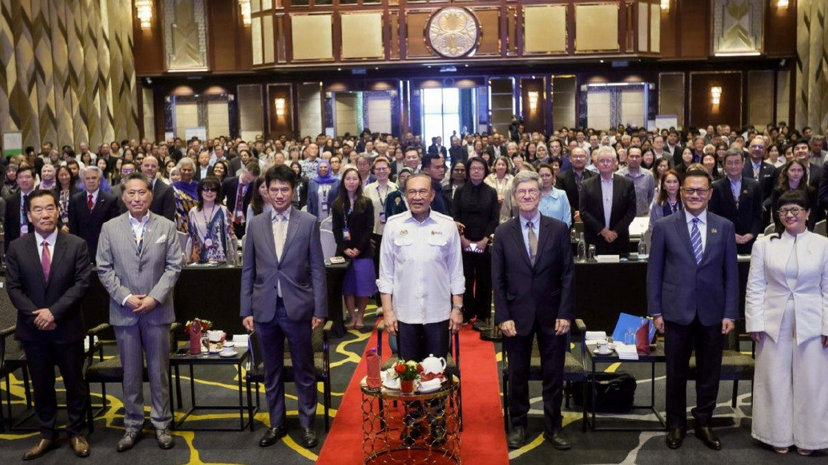 Nuclear Energy Must Not Be Overlooked in Asean's Push for Sustainable Power, Anwar Says