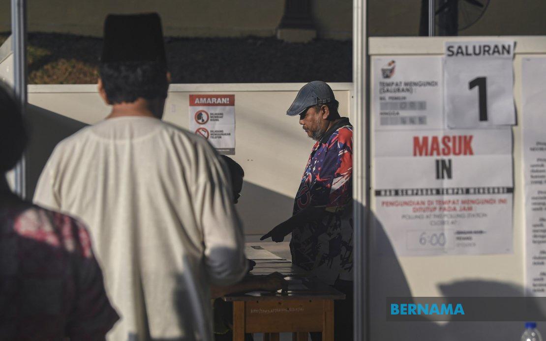 Federal Ministers and Deputies Vote in Johor State Election