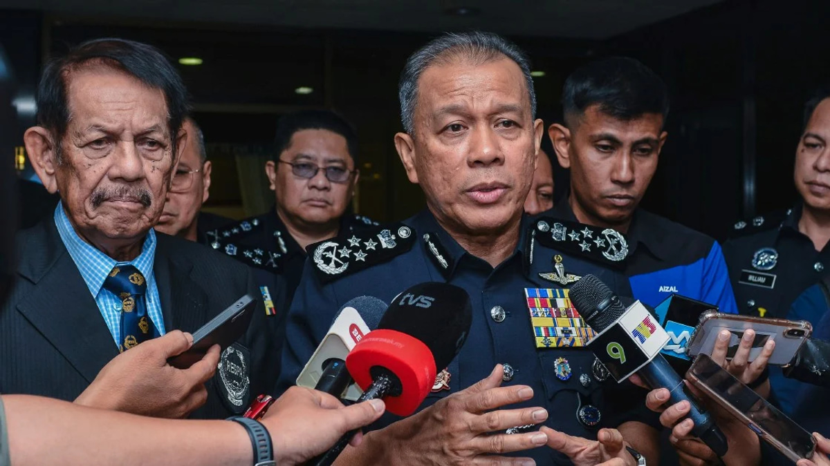 Police Probe Officer Accused of Insulting Residents During China Trip