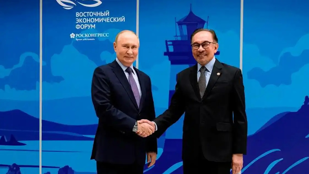 Anwar Set to Raise Malaysia's Energy Needs in Putin Meeting During Russia Visit