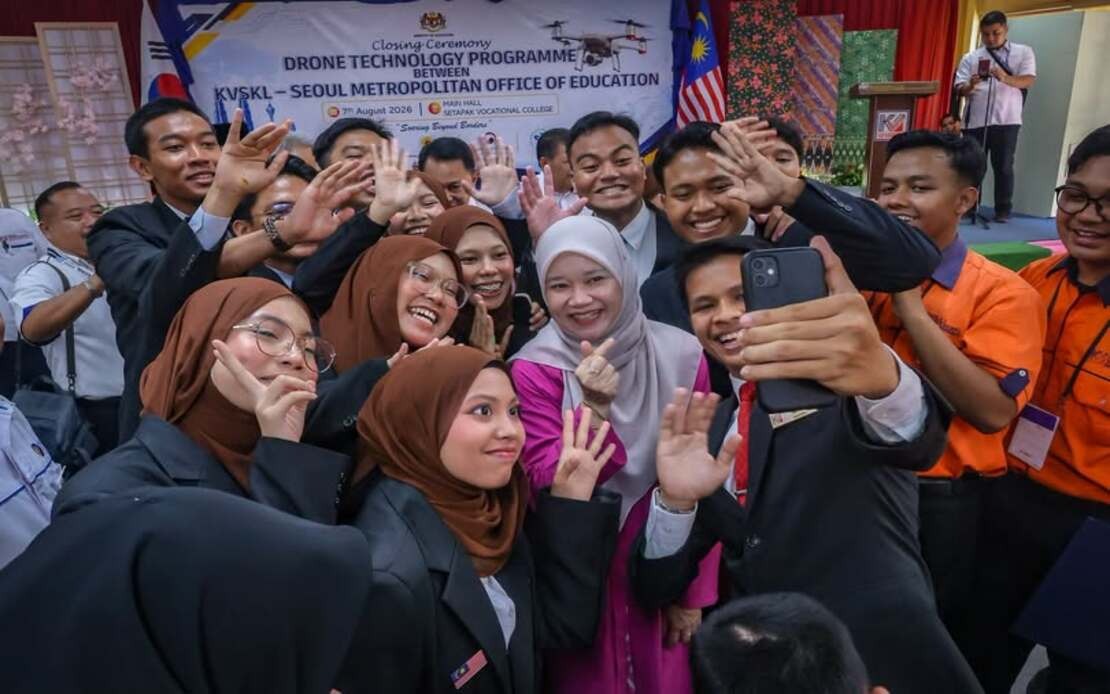 Fadhlina Challenges Setapak Vocational Students to Solve Campus Security Through Drone Technology