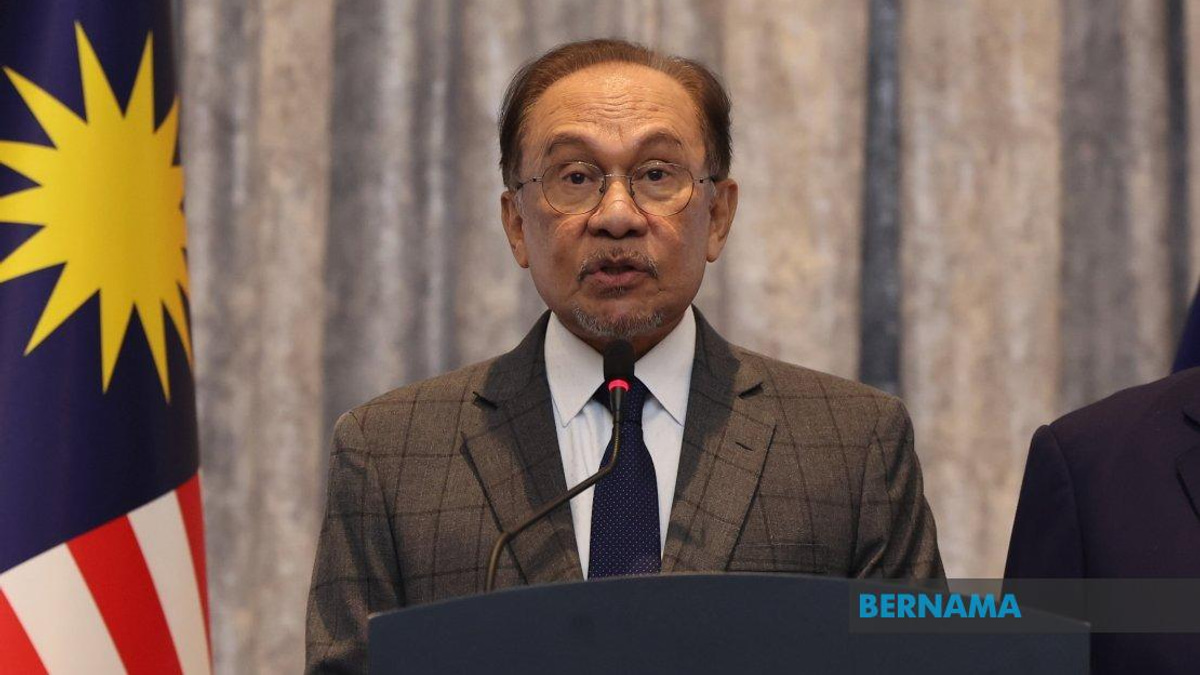Media Must Balance Tech Adoption with Values, Anwar Tells Press
