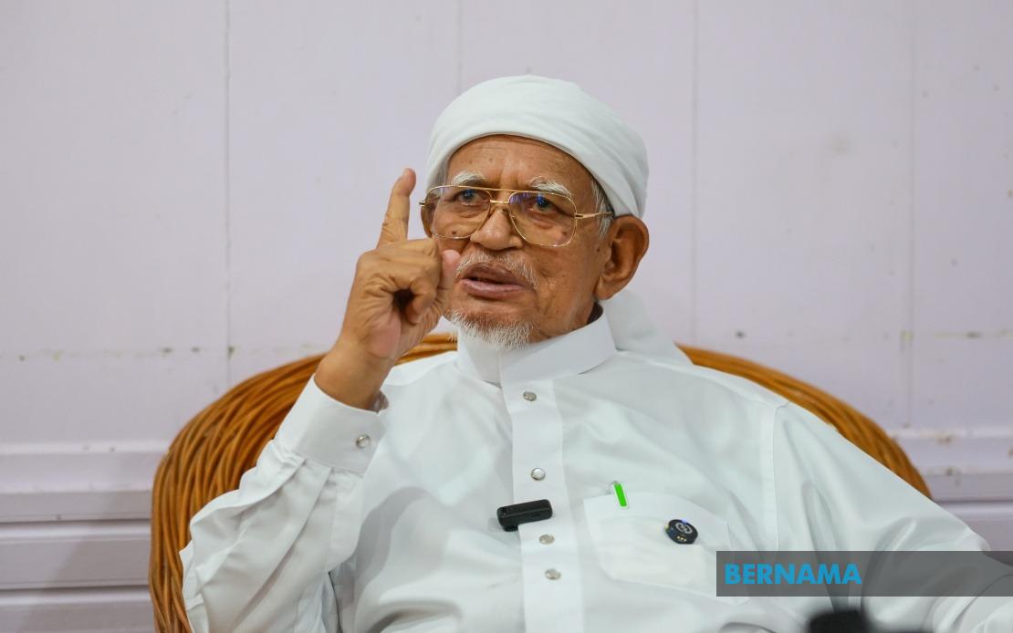 Hadi Claims Bersatu Has Lost PN Membership; Azmin Disputes the Assertion