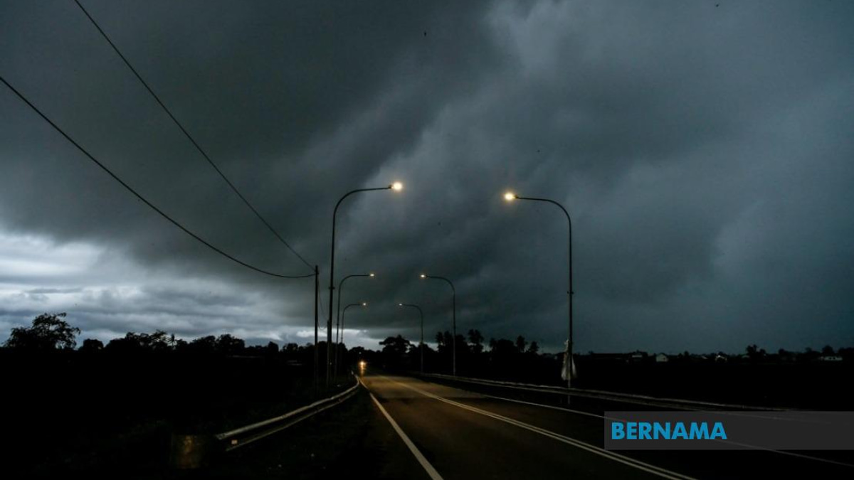 MetMalaysia Warns of Thunderstorms Across Six States and Labuan