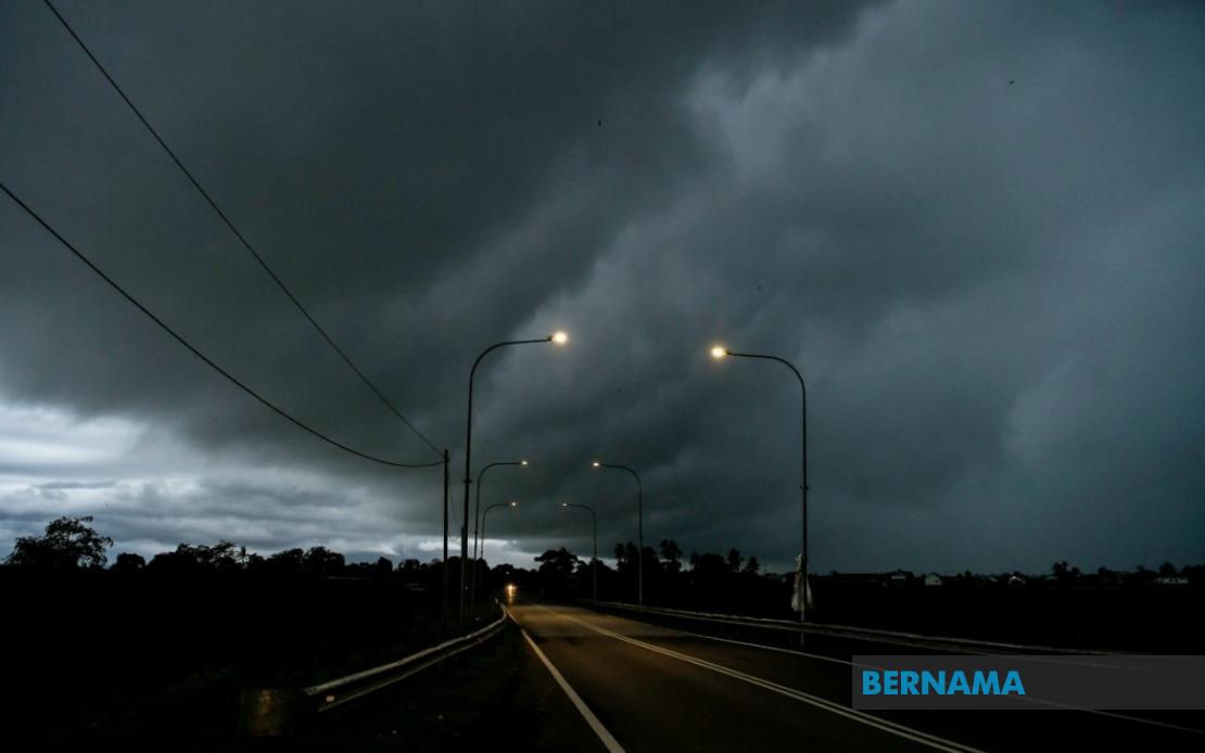 MetMalaysia Warns of Thunderstorms Across Six States and Labuan