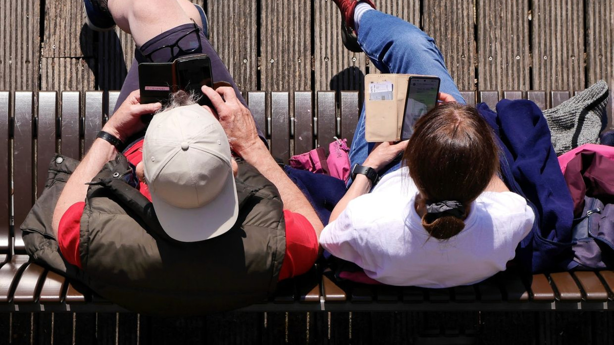 Parental phone distraction poses serious risks to child development, research shows
