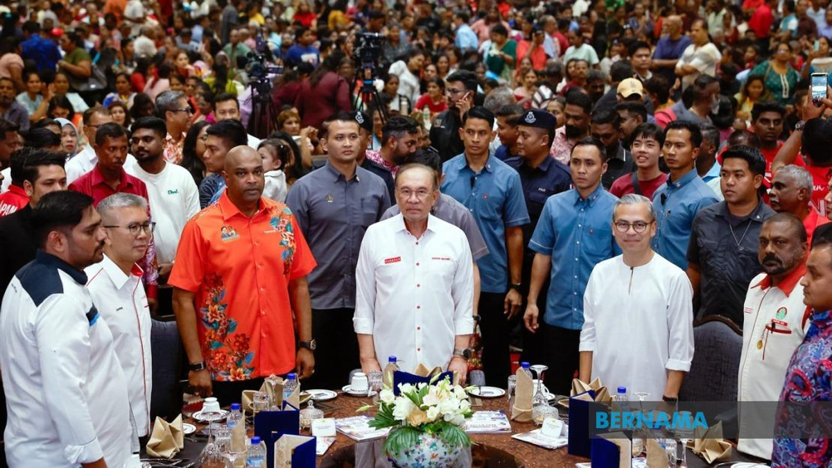 PM Anwar Reiterates Apology to Indian Community Over Controversial Term