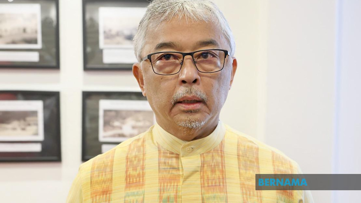 Sultan Abdullah Marks Sekolah Sultan Ahmad's Century of Educational Excellence