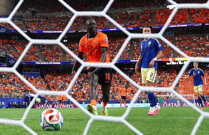 Brobbey's Double Strike Puts Him in Frame to Lead Dutch Attack