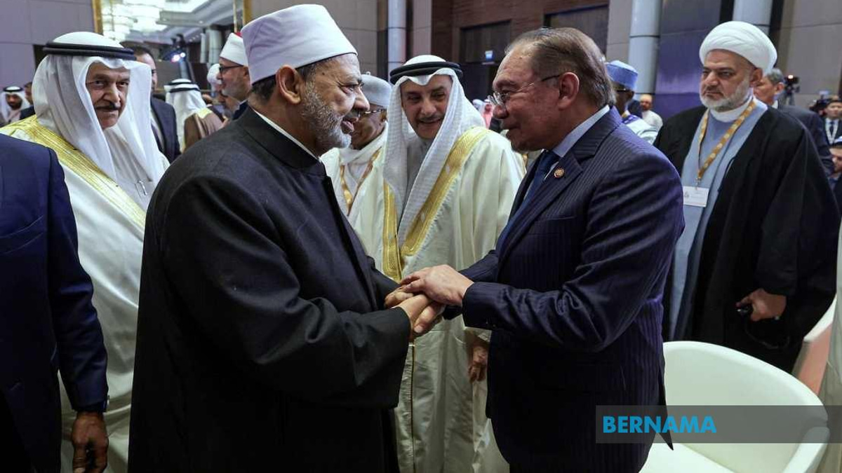 Anwar Ibrahim Praises Al-Azhar Grand Imam as Champion of Islamic Moderation and Interfaith Dialogue