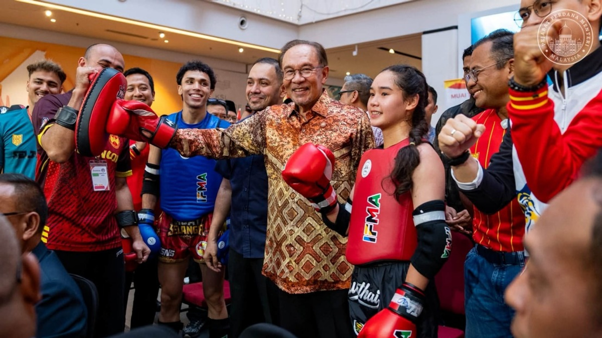 Anwar Sees Future Olympians in SUKMA Athletes' Discipline and Spirit
