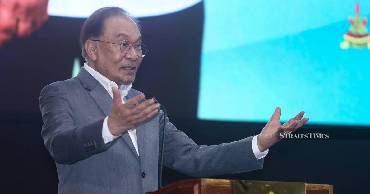 PM Anwar Directs Civil Service Shake-Up Over Lengthy Promotion Bottlenecks