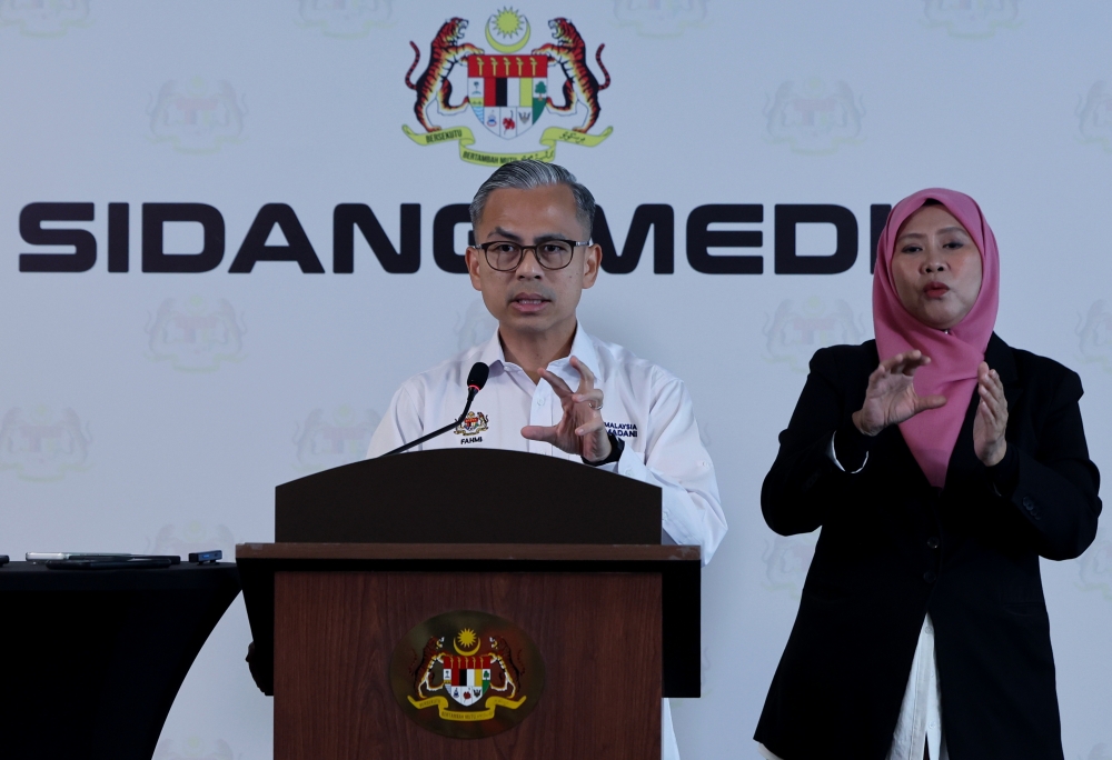 Anwar orders Human Resources Ministry to fast-track 15,000 foreign worker approvals