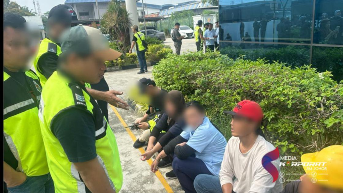 HR Officer and 80 Foreign Workers Held in Johor Labour Probe