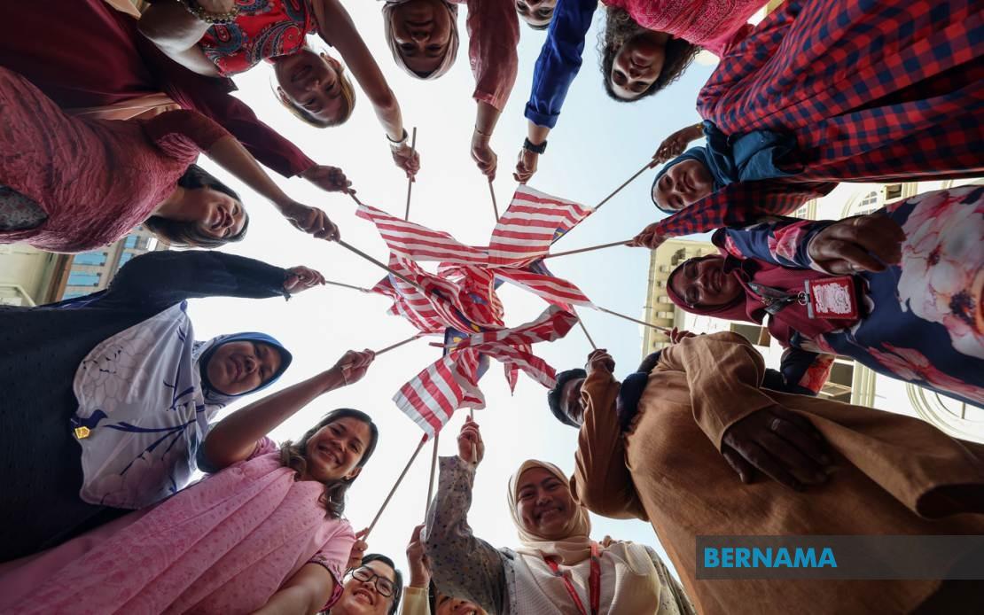 Anwar Calls on Malaysians to Defend Nation's Unity Ahead of 69th National Day