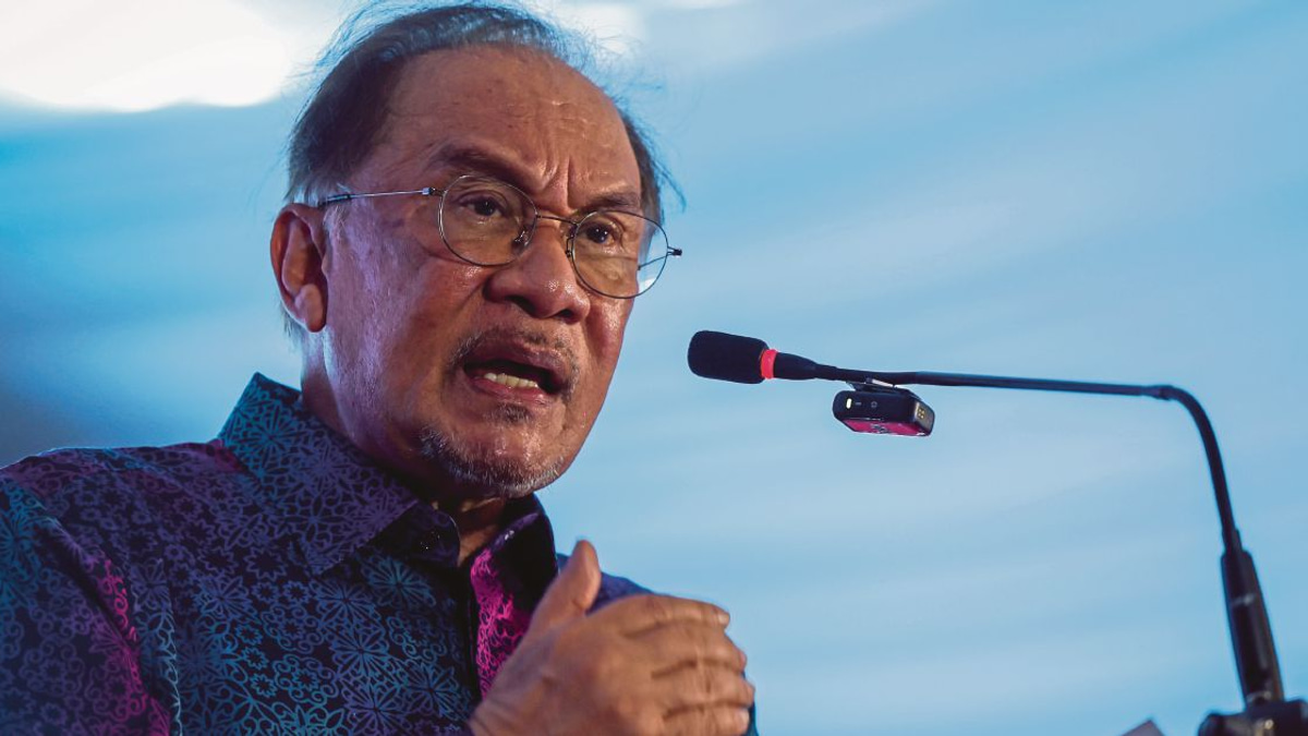 Anwar Deflects Opposition Criticism, Urges Focus on Tabung Haji Probe