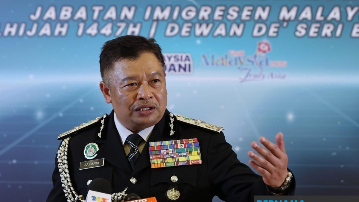 Only Two Airlines Reporting Problems With Extended Malaysian Passports, Says Immigration Chief