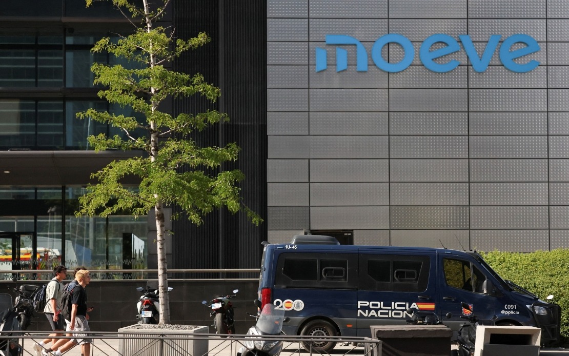 Fire Erupts at Torre Moeve, Spain's Second-Tallest Building, in Madrid