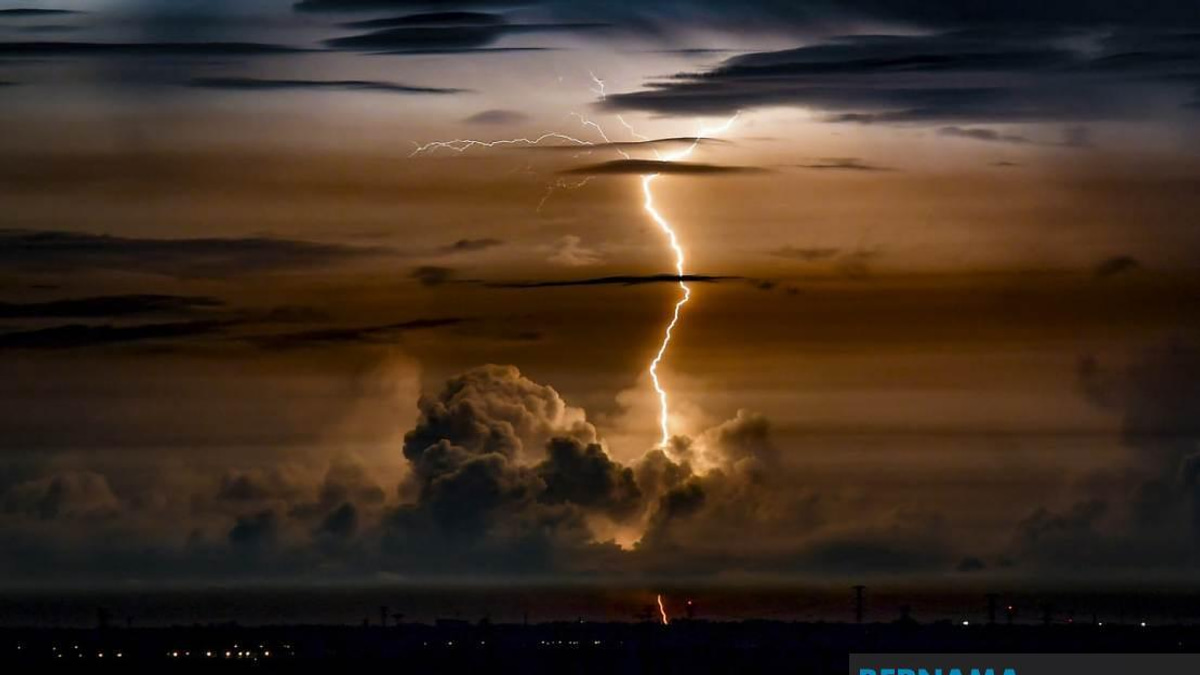 Thunderstorms and Heavy Rain Expected Across Perlis, Kedah, Sarawak and Sabah Until Midnight