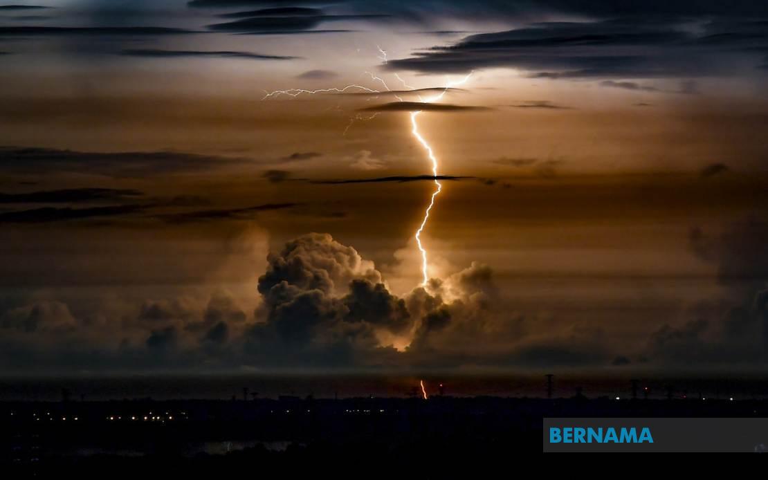 Thunderstorms and Heavy Rain Expected Across Perlis, Kedah, Sarawak and Sabah Until Midnight