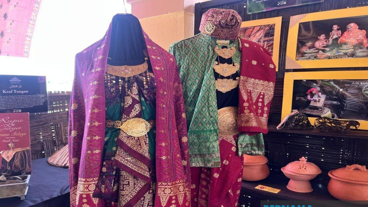 Kain Lima Textile Heritage Faces Extinction as Master Weavers Age Out