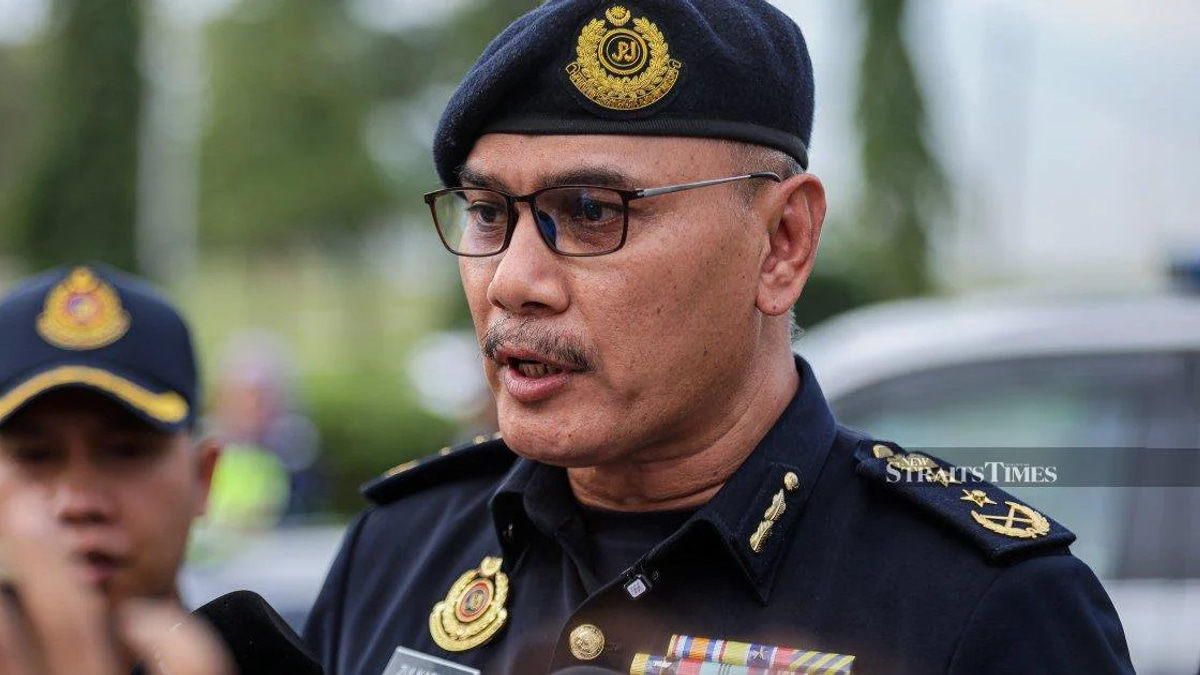 Johor RTD Cracks Down on Helmetless Campaign Riders