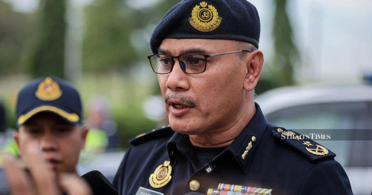 Johor RTD Cracks Down on Helmetless Campaign Riders
