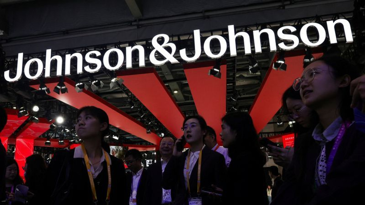 Johnson & Johnson Wins FDA Approval for Ottava Robotic Surgery System, Challenging Intuitive Surgical's Dominance