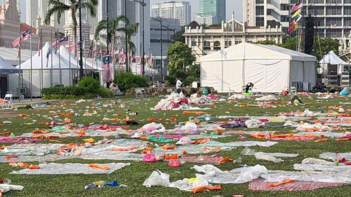 DBKL Launches Clean-Up After Thousands Leave Dataran Merdeka Littered Following World Cup Final Viewing