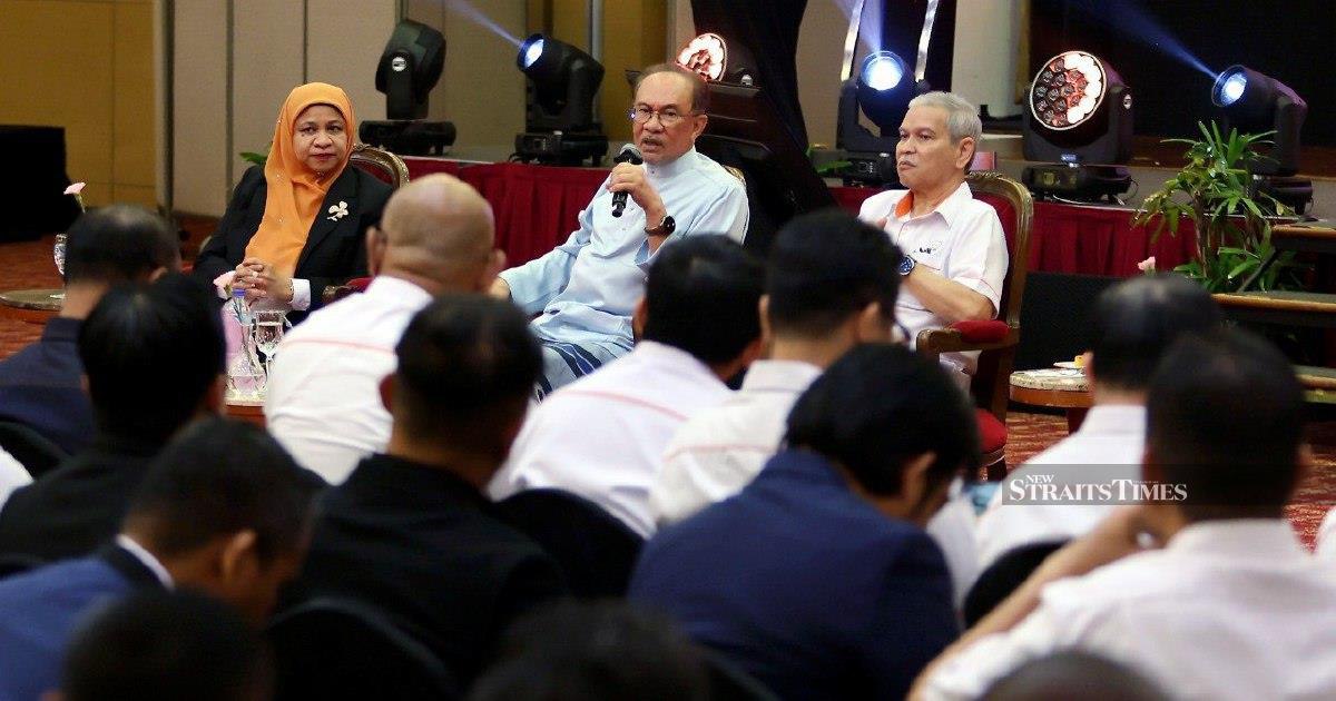 Anwar Approaches Prabowo Over Troubled Felda-Eagle High Investment Dispute