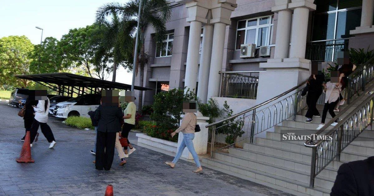 Syariah Court Adjourns Trial of 14 Men Accused of Cross-Dressing in Kelantan
