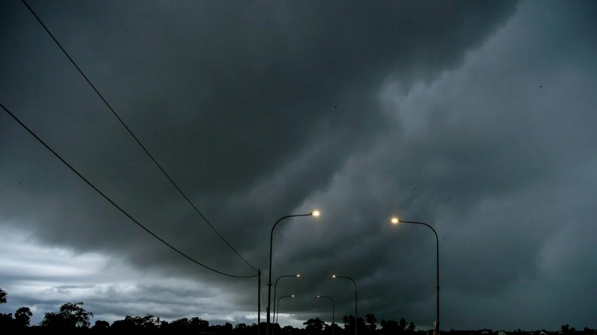 MetMalaysia Issues Thunderstorm Alert Across Peninsula and East Malaysia Until Evening