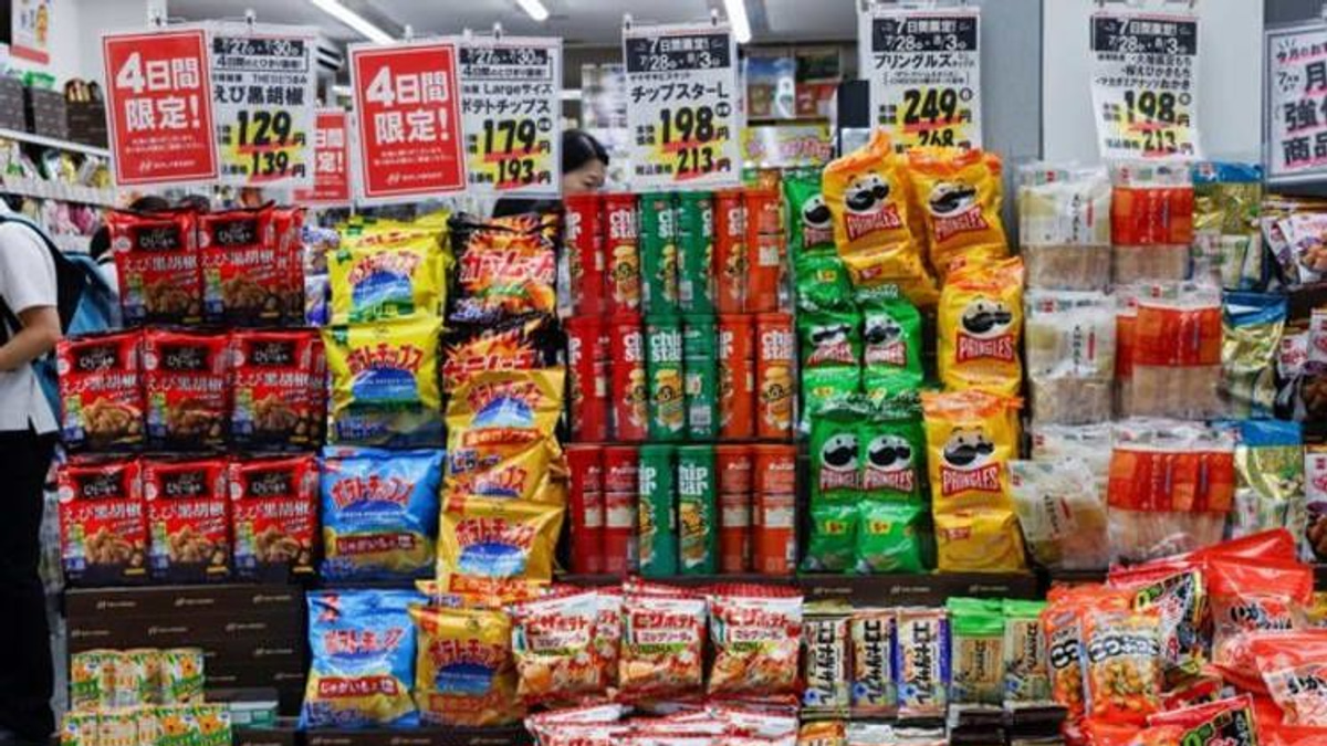 Japan to Slash Food Sales Tax to 1% for Two Years in Inflation Fight